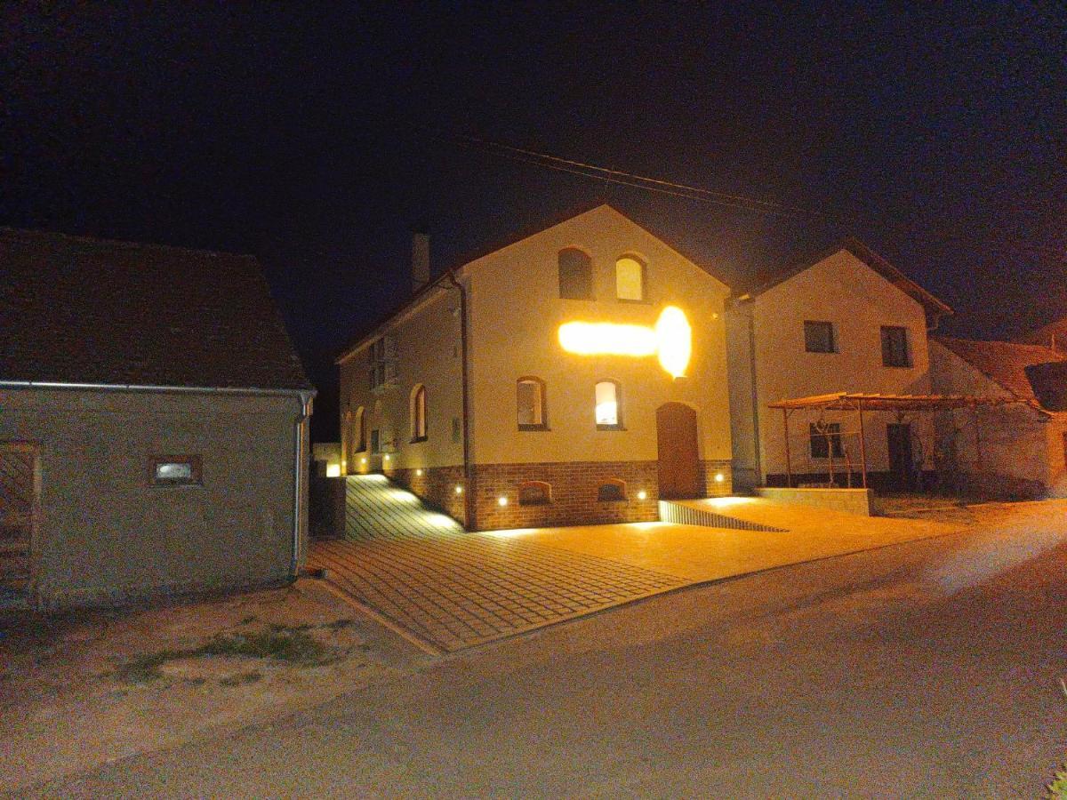 Sklep Vino Strycek Guest House Velke Bilovice Exterior photo